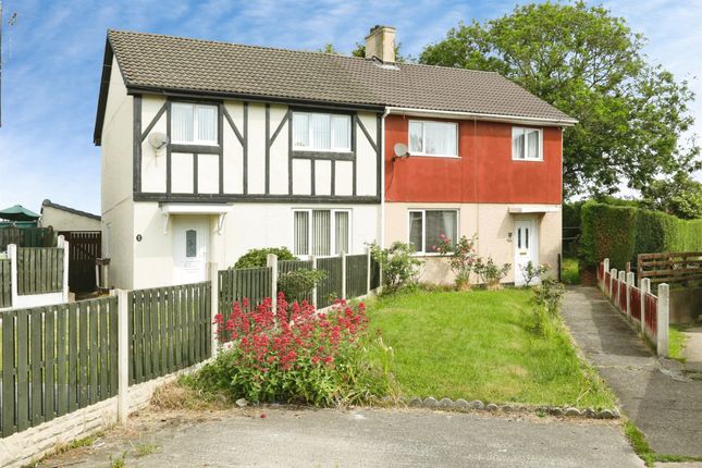 3 bed property, in East Street, £100,000