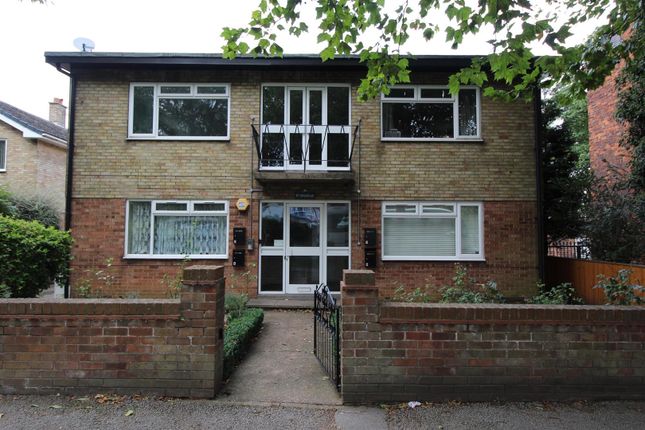 2 bed property, in Cottingham Road, £85,000
