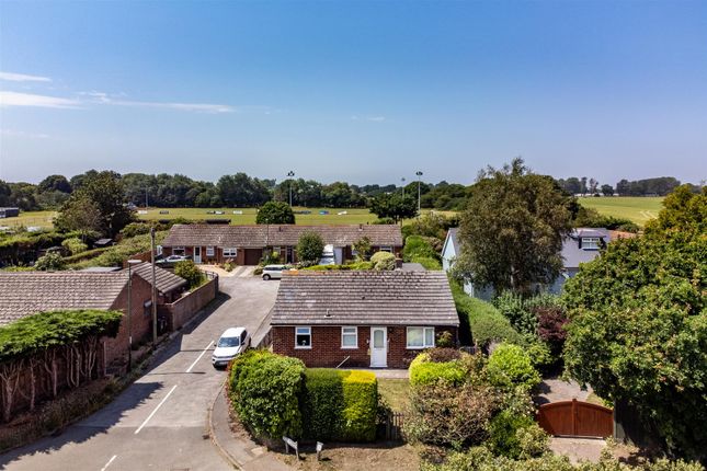 2 bed property, in May Close, £250,000