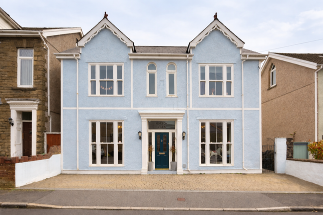 3 bed property, in Clifton Street, £395,000