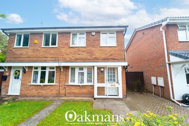 2 bed property, in Hawkes Close, £200,000