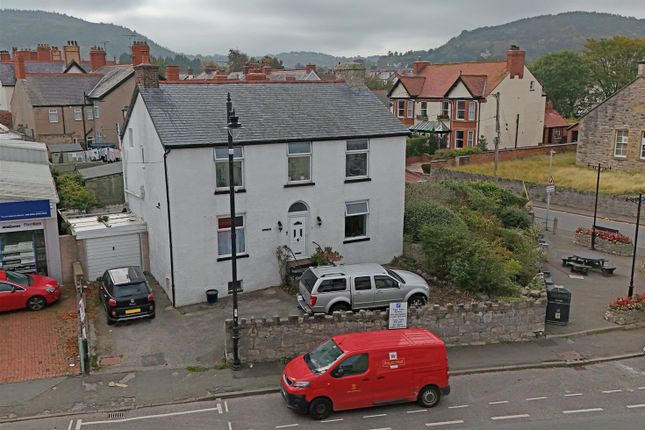 4 bed property, in Rhuddlan Road, £250,000