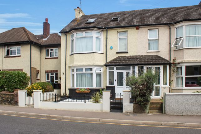 4 bed property, in Singlewell Road, £425,000