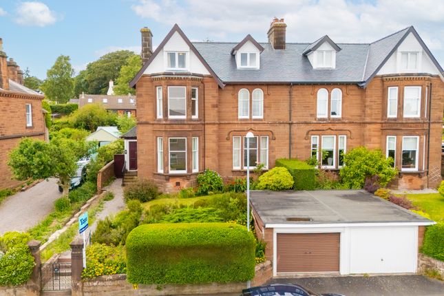 6 bed property, in Rotchell Park, £365,000