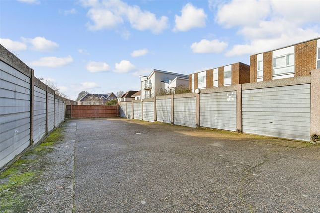 1 bed property, in Eaton Road, £250,000
