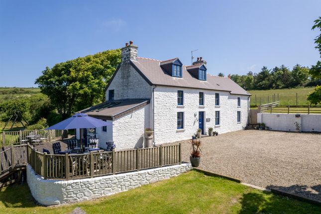 5 bed property, in Blaencelyn, £825,000