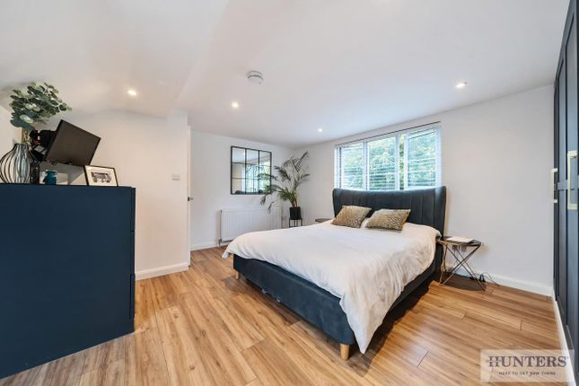 4 bed property, in Beechway, £730,000