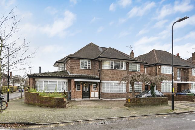 6 bed property, in Beaufort Road, £2,500,000