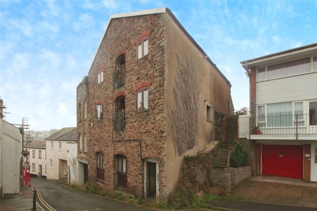 5 bed property, in Lower Gunstone, £235,000