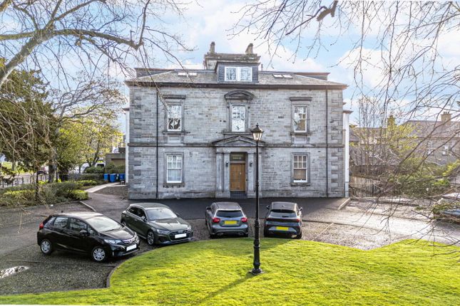 2 bed property, in East Fergus Place, £135,000