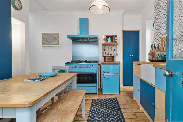 2 bed property, in 34A Church Street, £230,000