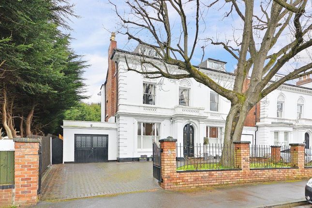 6 bed property, in Clarendon Road, £895,000