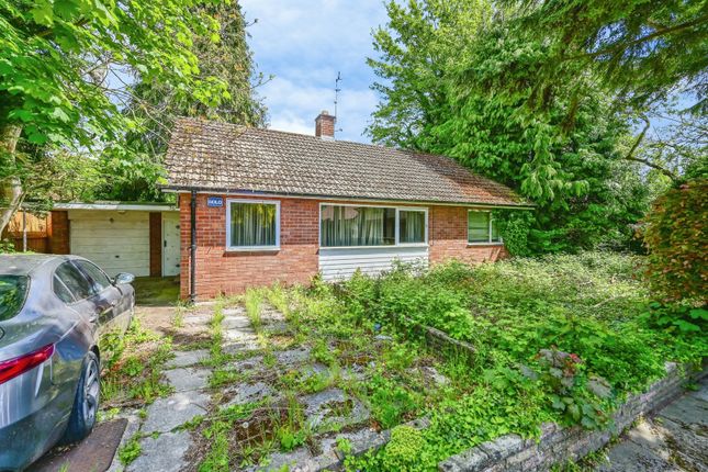 2 bed property, in Baroncroft Road, £400,000