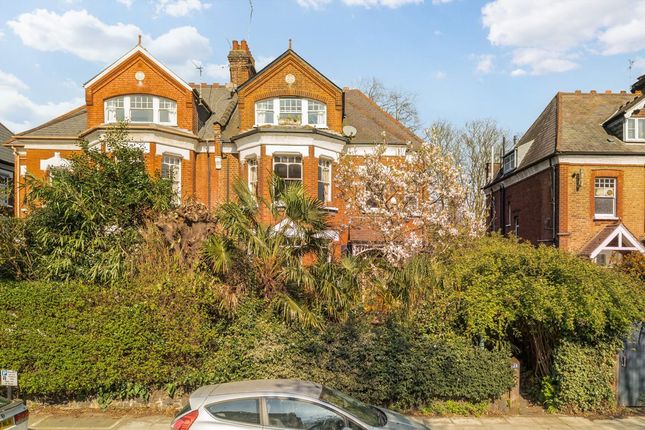 4 bed property, in Avenue Road, £1,200,000