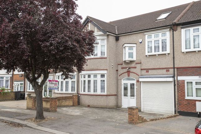 4 bed property, in Canterbury Avenue, £800,000