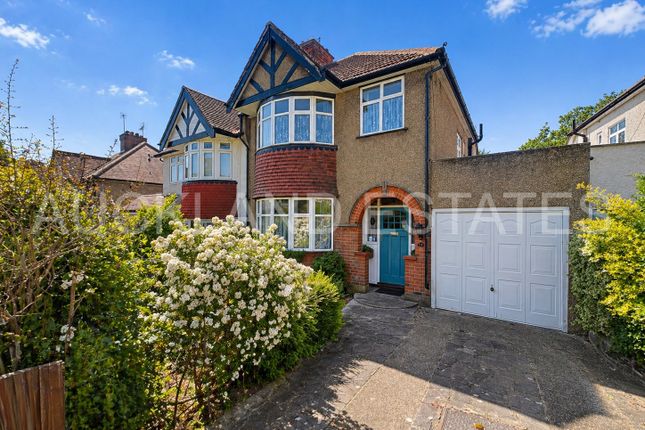 3 bed property, in Highlands Road, £774,950