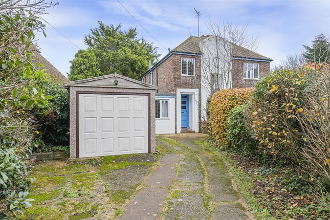 5 bed property, in Chyngton Lane, £629,950