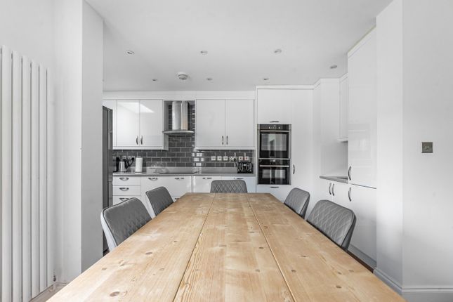 4 bed property, in Grosvenor Road, £895,000