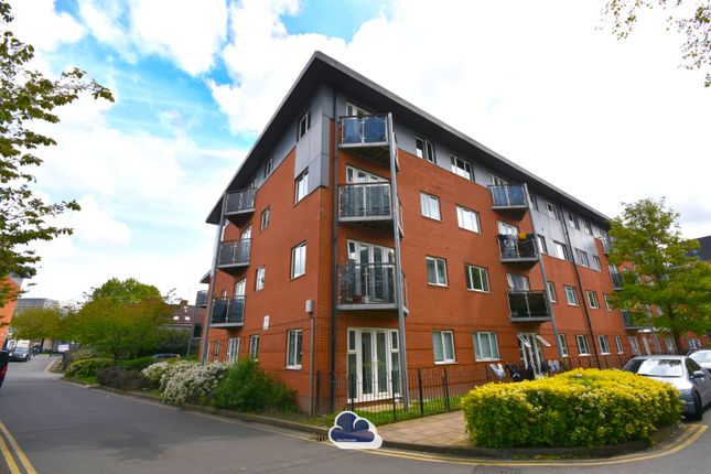 2 bed property, in Hever Hall, £115,000
