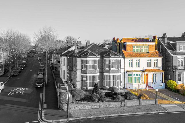5 bed property, in Westcliff Parade, £700,000