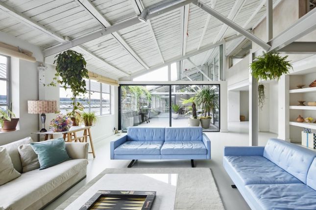 10 bed property, in Wotton Road, £5,350,000