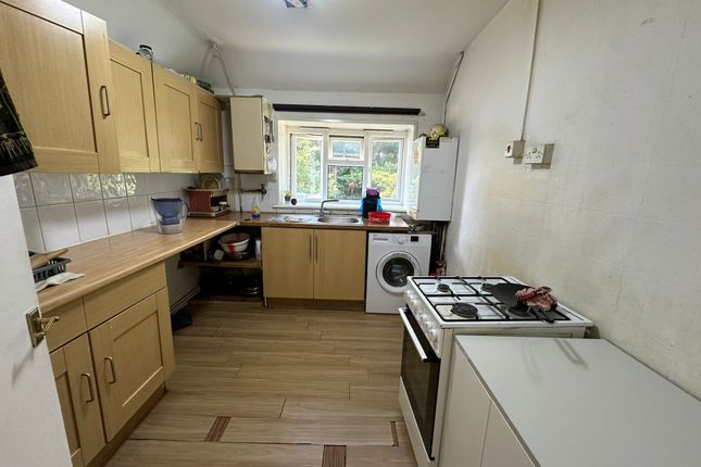 2 bed property, in Beavers Lane, £350,000