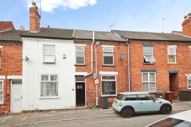 2 bed property, in Oakfield Street, £120,000