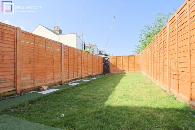 3 bed property, in Rainham Road, £270,000