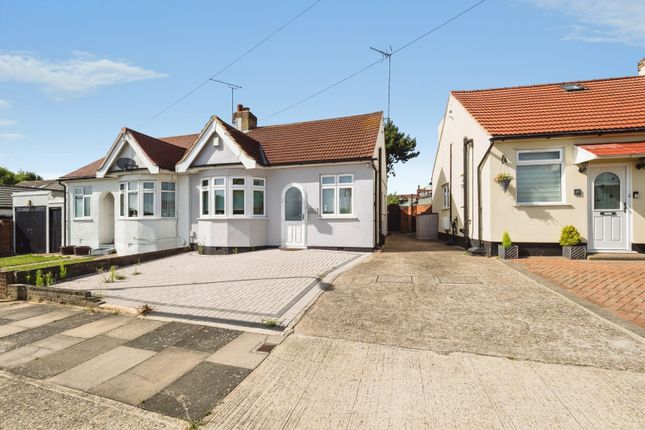 2 bed property, in Victor Gardens, £475,000