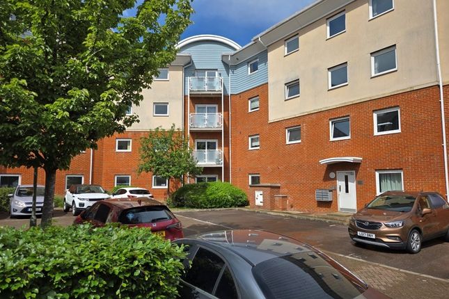 2 bed property, in Burrage Road, £165,000