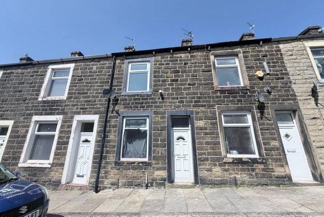2 bed property, in Cleveland Street, £65,000