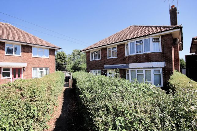 2 bed property, in Bush Close, £249,995