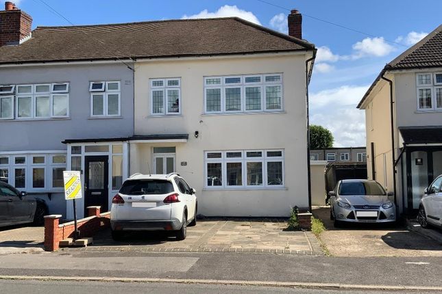 3 bed property, in Elm Park, £500,000