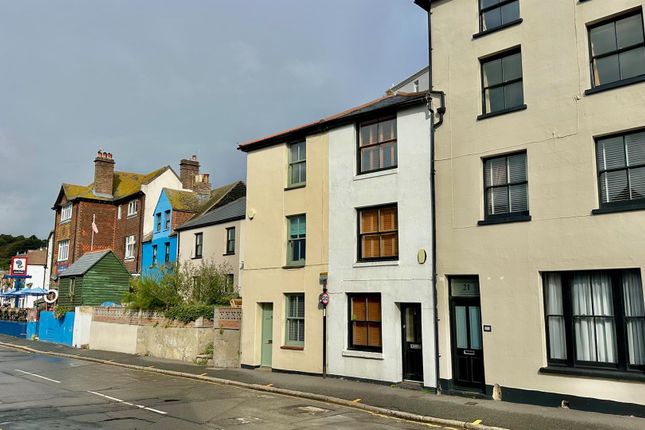 3 bed property, in Rock-A-Nore Road, £410,000