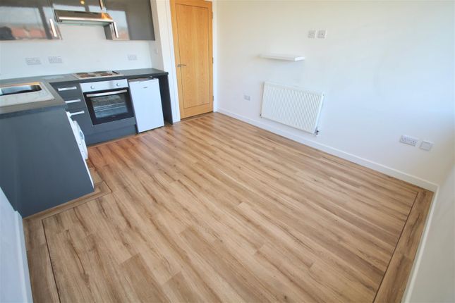 2 bed property, in Kingston House, £85,000