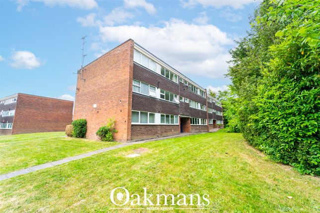 2 bed property, in Cedarhurst, £130,000