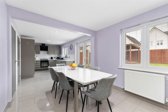 5 bed property, in Russell Crescent, £360,000