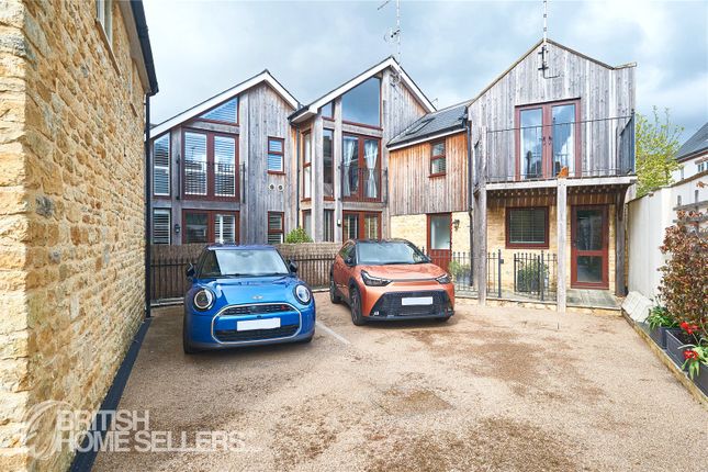 1 bed property, in Ludbourne Road, £260,000