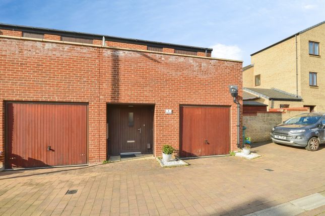 3 bed property, in Grainton Court, £210,000