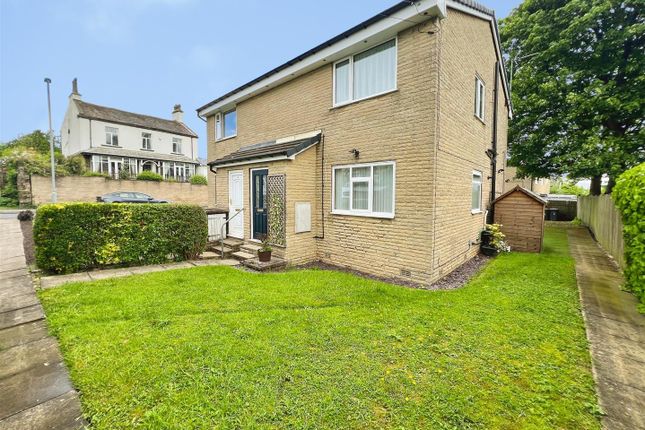 1 bed property, in Fairburn Gardens, £65,000