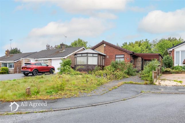 2 bed property, in Paddocks Close, £180,000