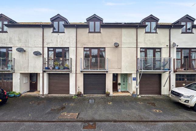 2 bed property, in Helston, £239,950