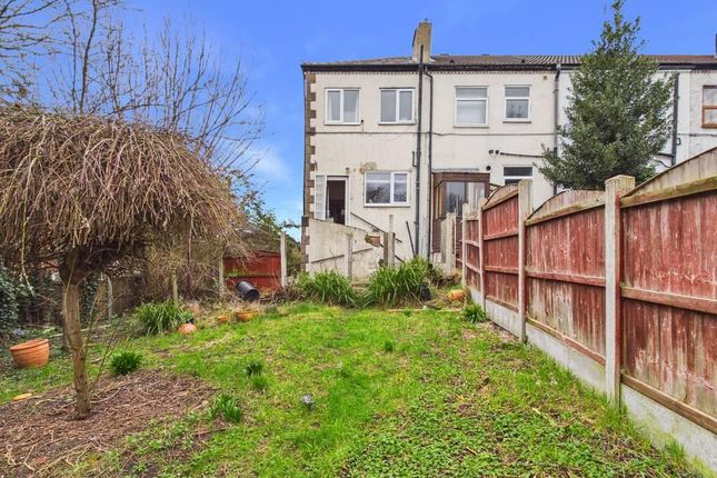 2 bed property, in St. Thomas's Terrace, £130,000