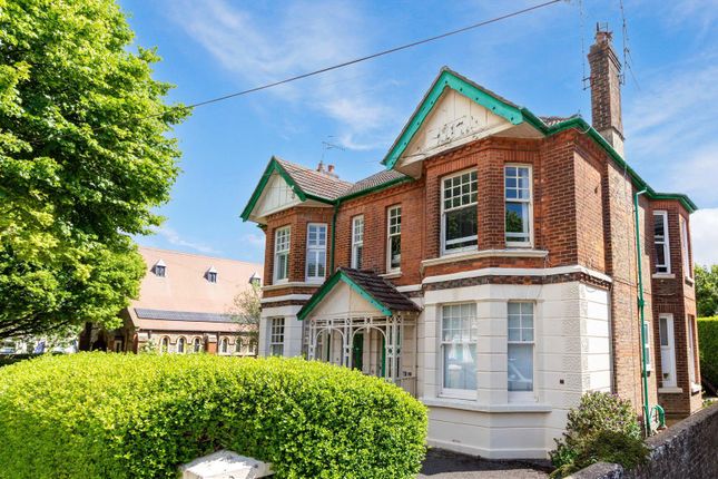 1 bed property, in Shakespeare Road, £175,000