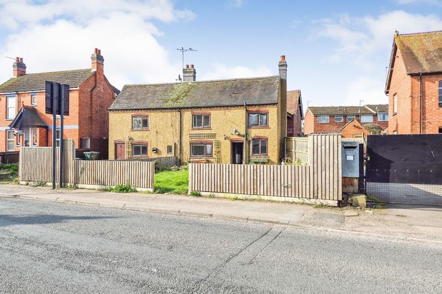 2 bed property, in 276 Windmill Road, £35,000