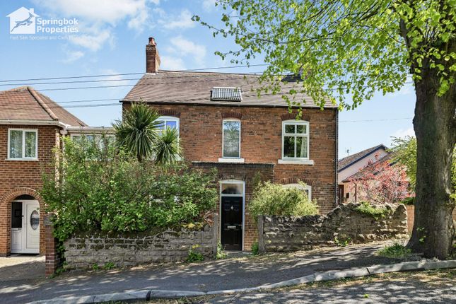 4 bed property, in Kingsway, £290,000