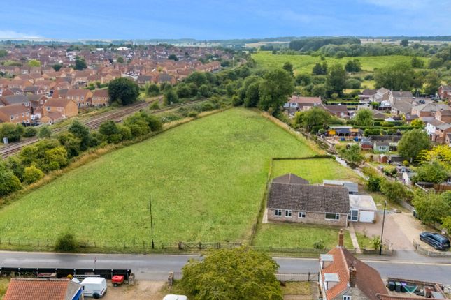 4 bed property, in Castle Causeway, £450,000
