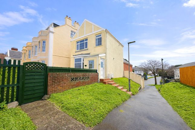 3 bed property, in Esplanade, £480,000