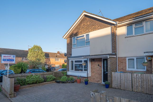 2 bed property, in Hilldown Road, £290,000
