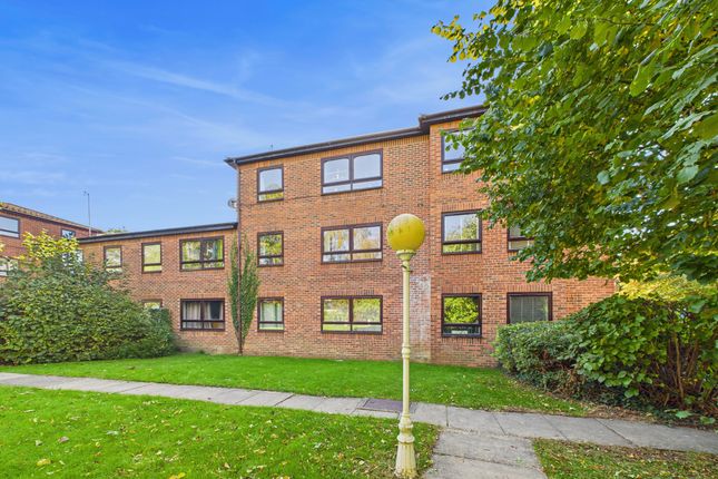 1 bed property, in The Paddocks, £185,000